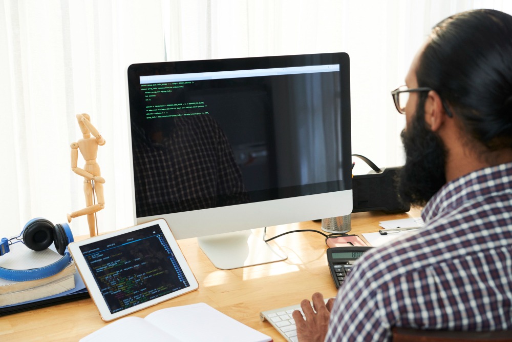 it-engineer-making-code (1)